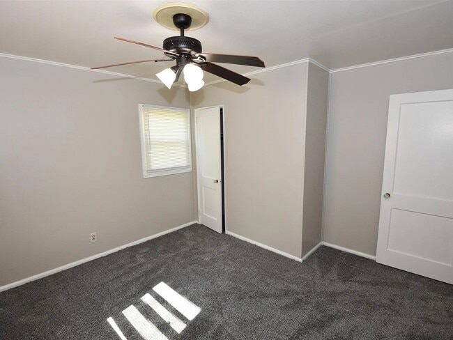 Building Photo - 821 W Purtscher Dr