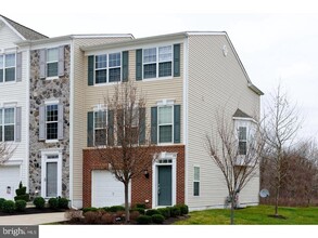 Building Photo - 256 Hudson Dr