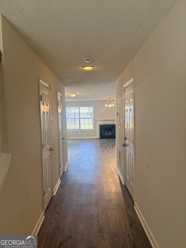 Foto del edificio - 3698 Sapphire Ct