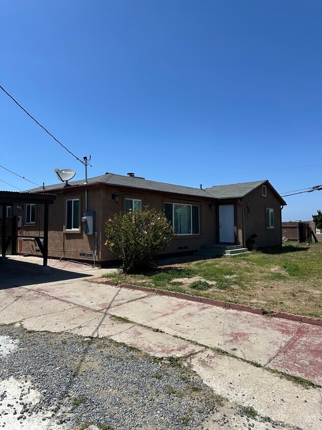 Primary Photo - 1690 Glencoe Dr