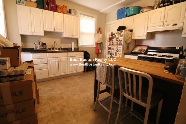 Building Photo - 63 Dana St