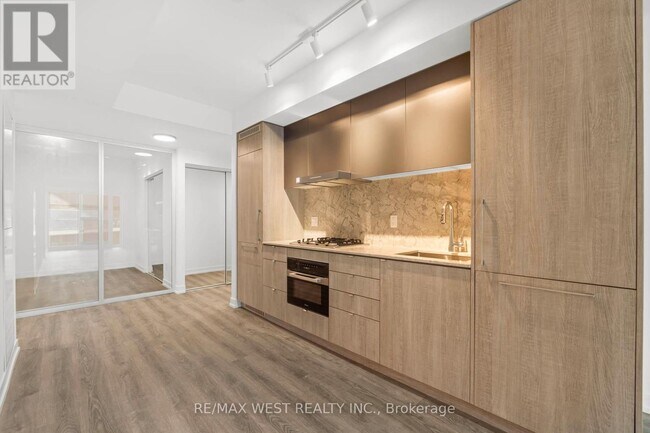 Photo du bâtiment - 771-771 Yonge St