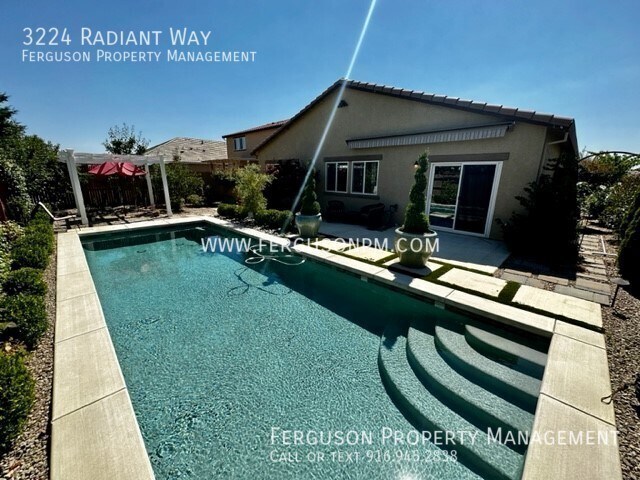 Building Photo - Four Bedroom Solar Home in Westpark with a...