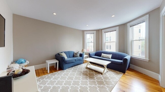 Building Photo - 38 Vinton St