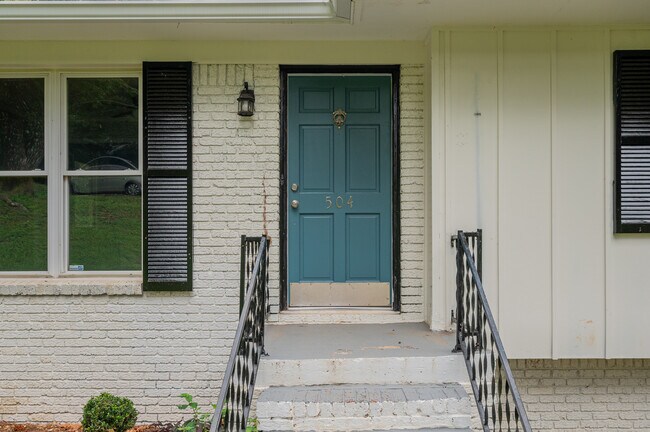 Building Photo - 504 Scenic Dr