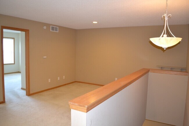 Foto del edificio - Spacious Townhome *2Bed+Loft/1.5Bath*1632 ...