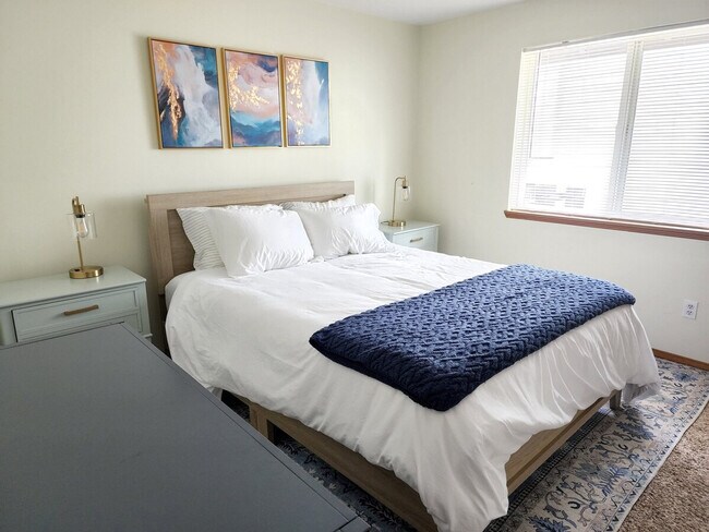 Foto del edificio - 15904 Admiralty Way