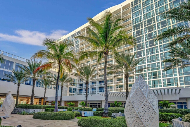 Foto del edificio - 6801 Collins Ave