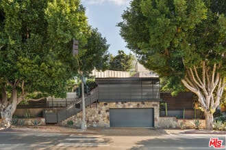 Building Photo - 846 Silver Lake Blvd