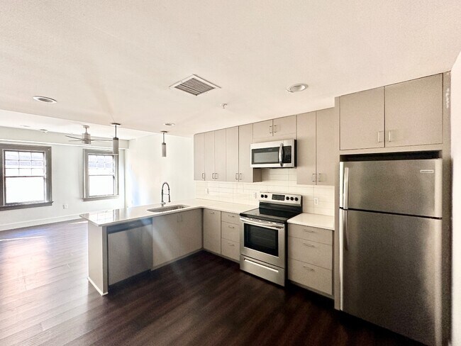 Foto del edificio - Modern 1-Bed Near Tulane/City Park with In-Unit Laundry & Off-Street Parking