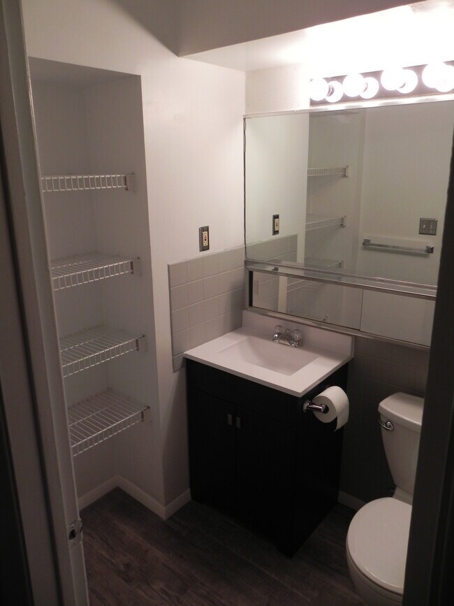 Foto del edificio - 125 Twin Oaks Dr