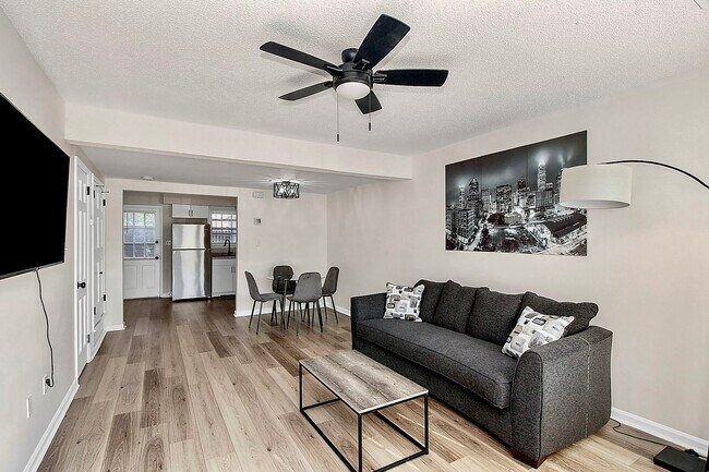 Sala de estar #1 - 6314 Old Pineville Rd