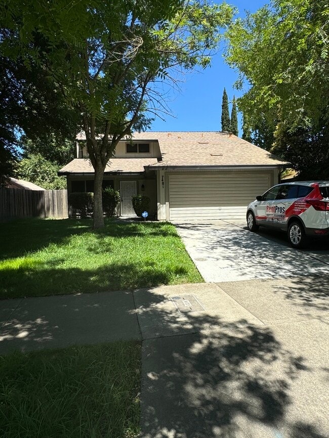 Beautifully spacious 3 bedroom 2 bath home... - Beautifully spacious 3 bedroom 2 bath home...