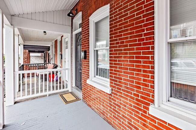 Foto del edificio - 3 bedroom, 1 bath, newly renovated home in Little Italy