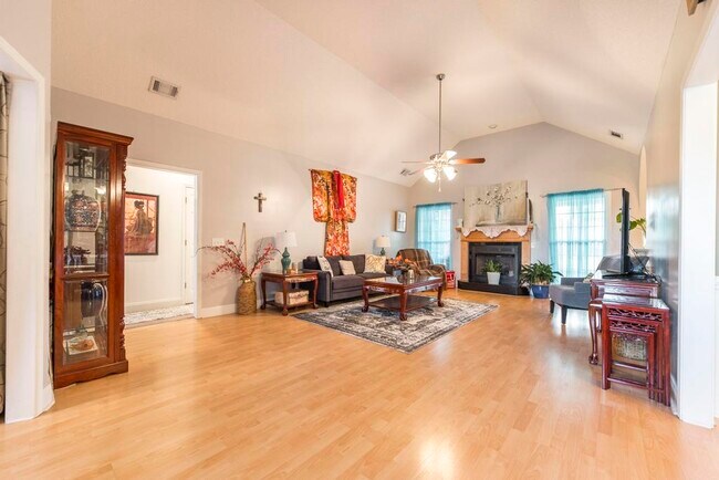 Foto del edificio - 131 Elsa Way