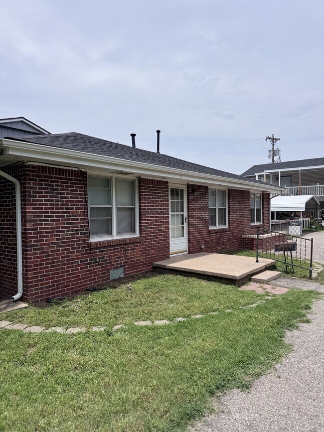 Building Photo - 3150 W Mentor Ave