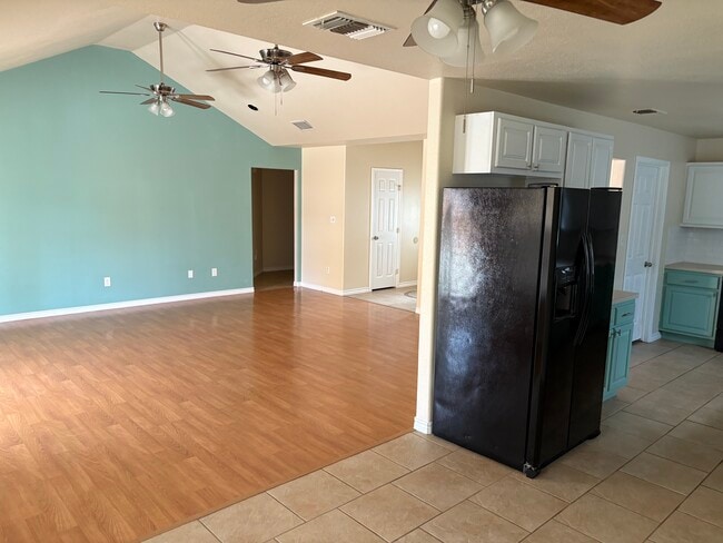 Building Photo - 211 Alyssa Dr