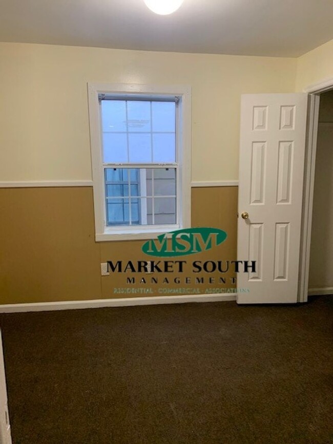 Building Photo - *REDUCED!*Railroad apartment on Bolton