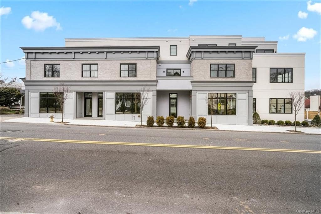 Primary Photo - 185 Ashford Ave
