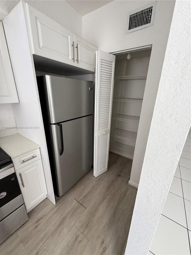 Foto del edificio - 8463 NW 4th Ct