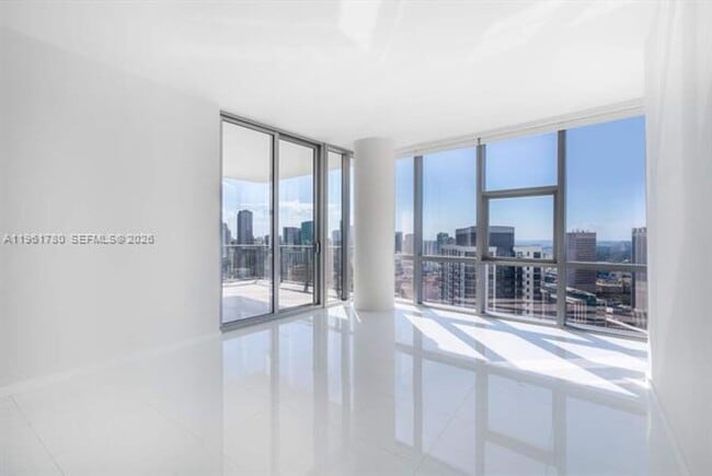 Foto del edificio - 851 NE 1st Ave