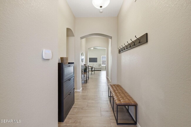 Building Photo - 13748 Villa Vista Ave