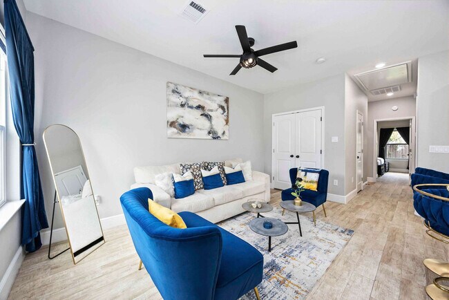 Foto del edificio - 8138 Bassett St