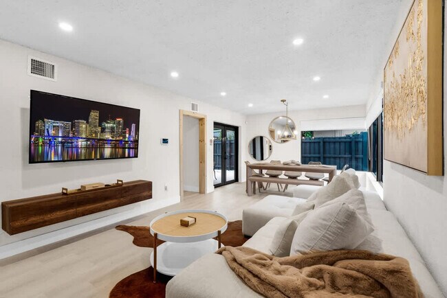 Foto del edificio - 6450 Perry St