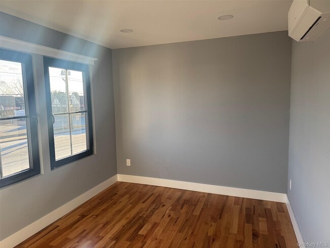 Foto del edificio - 1035 Montauk Hwy