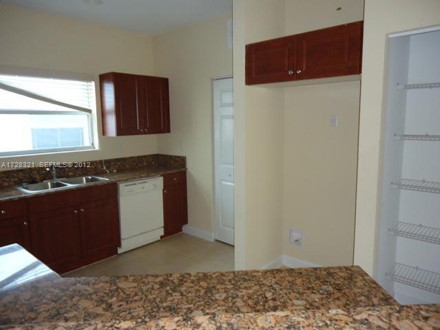 Foto del edificio - 3656 NE 3rd Ct