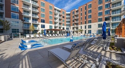 Building Photo - 4425 Sharon Rd