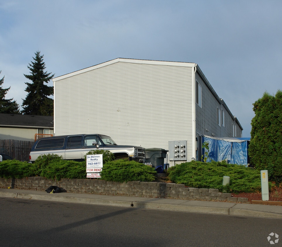 Building Photo - 555 Holbrook Ln