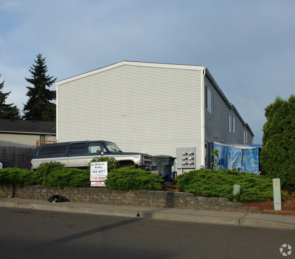 Foto del edificio - 555 Holbrook Ln