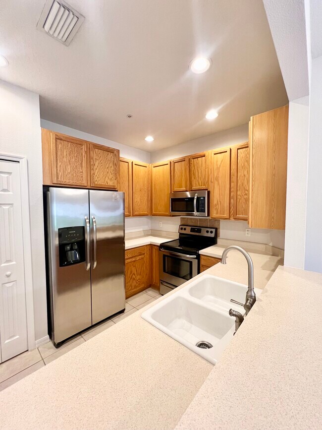 Building Photo - 4132 Via Piedra Cir