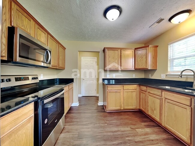 Building Photo - 6012 Mountview Dr