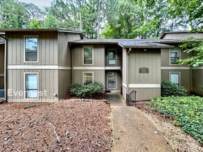 Building Photo - 8740 Roswell Rd