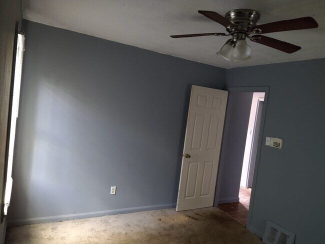 Building Photo - 16665 San Juan Dr