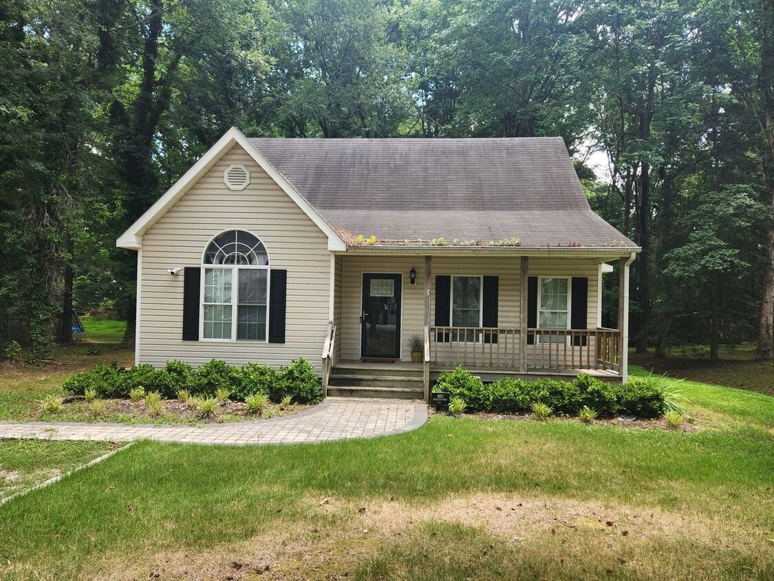 Primary Photo - 4 bed 2 bath Cape Cod - Chesterfield/Salem...