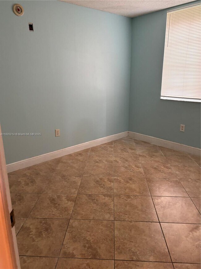 Foto del edificio - 777 SW 111th Way