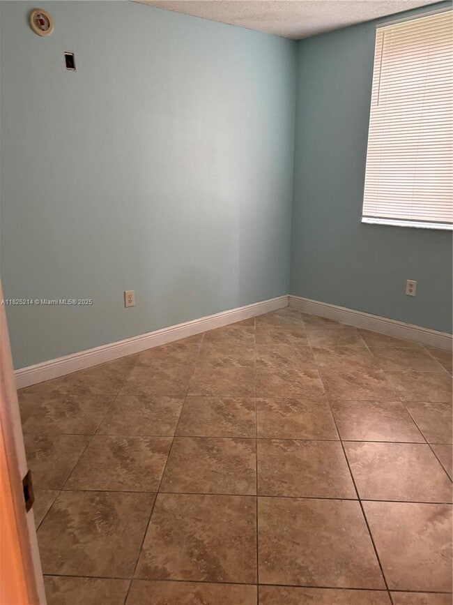 Building Photo - 777 SW 111th Way