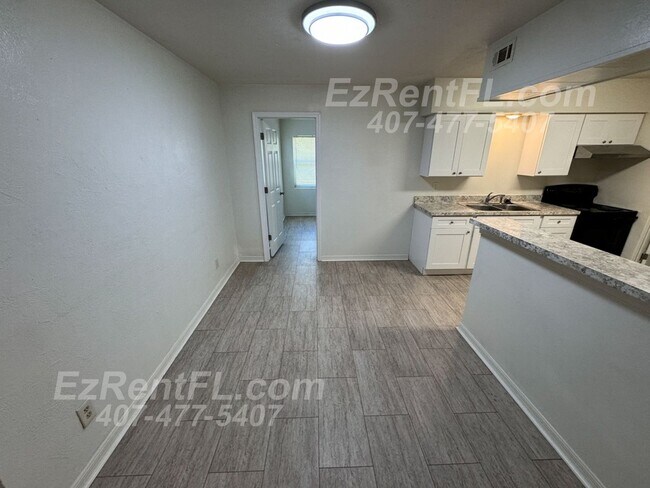 Foto del edificio - Renovated 4/2 in the Meadowbrook Area