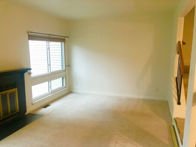 Foto del edificio - Cozy 3 BR/3.5 BA Townhome in Greenbelt!
