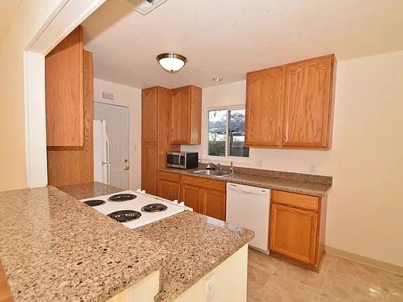 Foto del edificio - 353 Miller Creek Rd