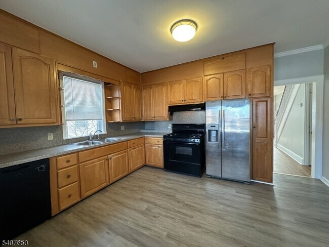 Building Photo - 112 Park St