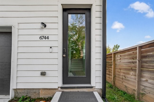 Foto del edificio - 6744 Del Rio St