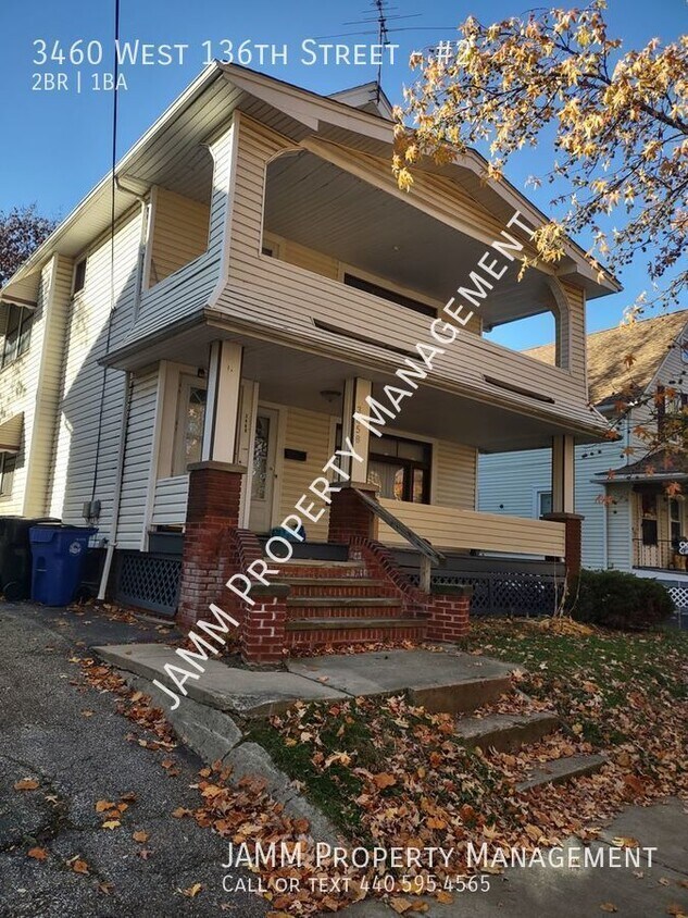 Foto principal - 2-Bedroom Upper unit of Duplex in Cleveland!