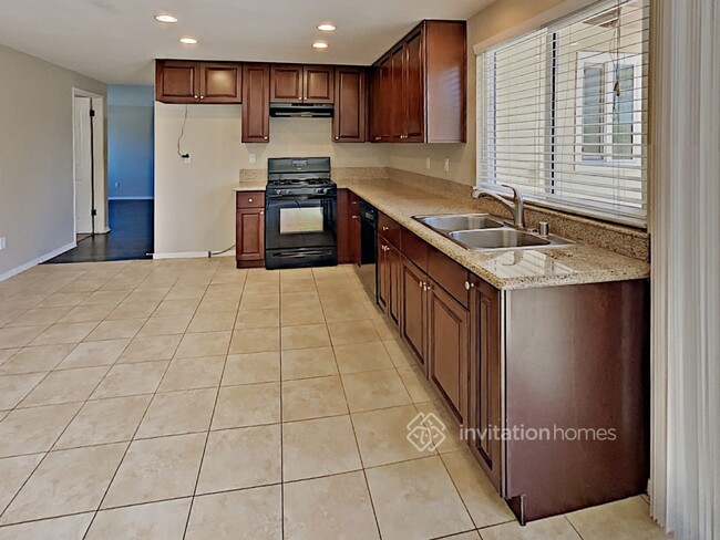 Building Photo - 27858 Crosspath Ave