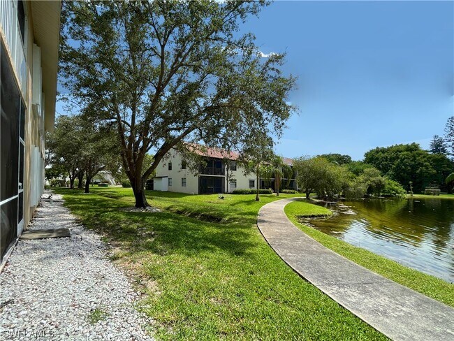 Foto del edificio - 179 Cypress Way E