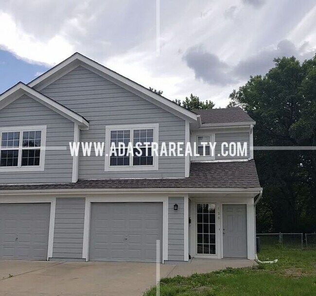 Spacious Duplex in the Heart of OlatheAva... Townhome Rentals in