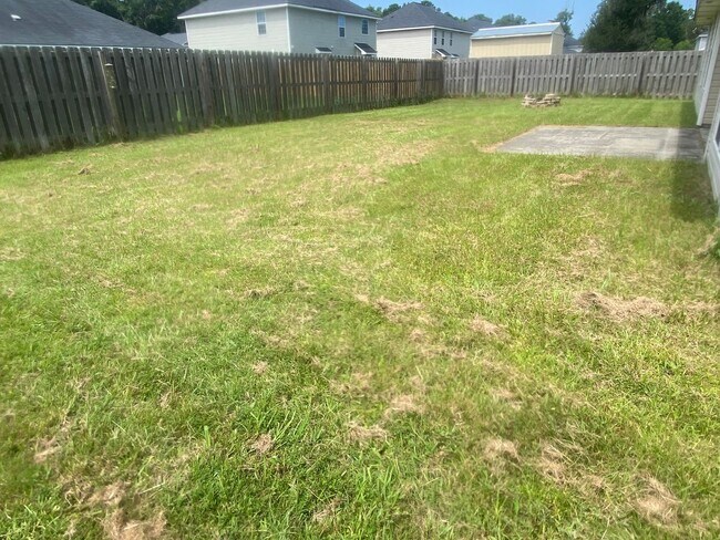 Building Photo - 4 Bedroom 2 Bath Home!